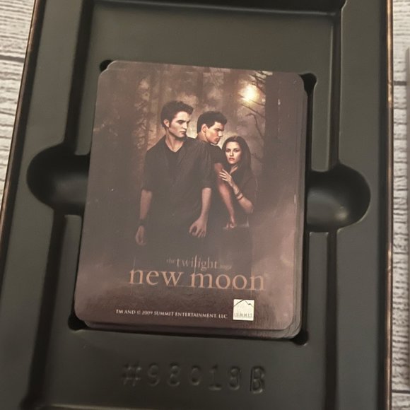 Twilight Saga New Moon The Movie Card Game NWOT - Picture 3 of 4